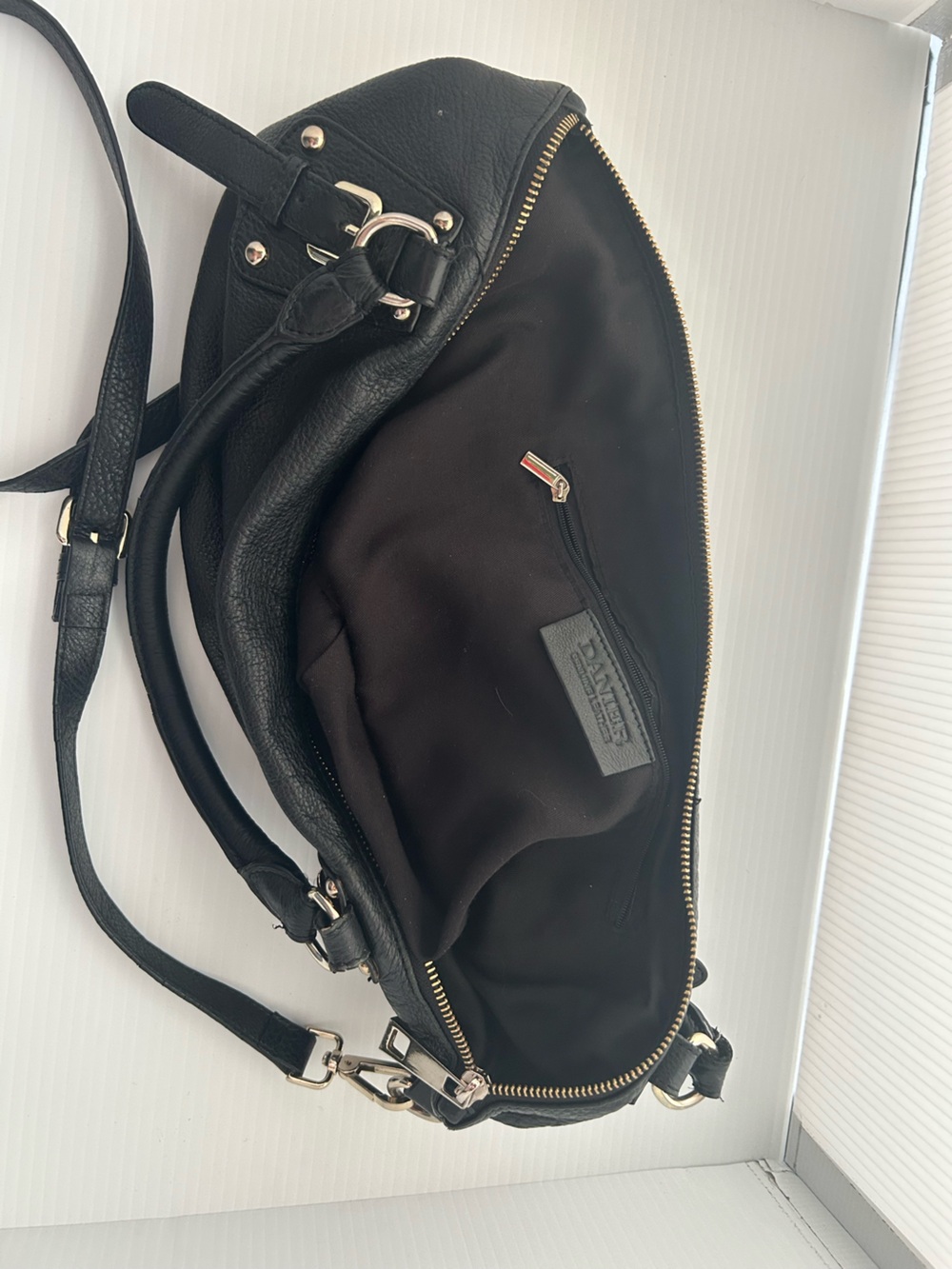 Danier Black Leather Shoulder Bag with Gold Hardware - Picture 7 of 9